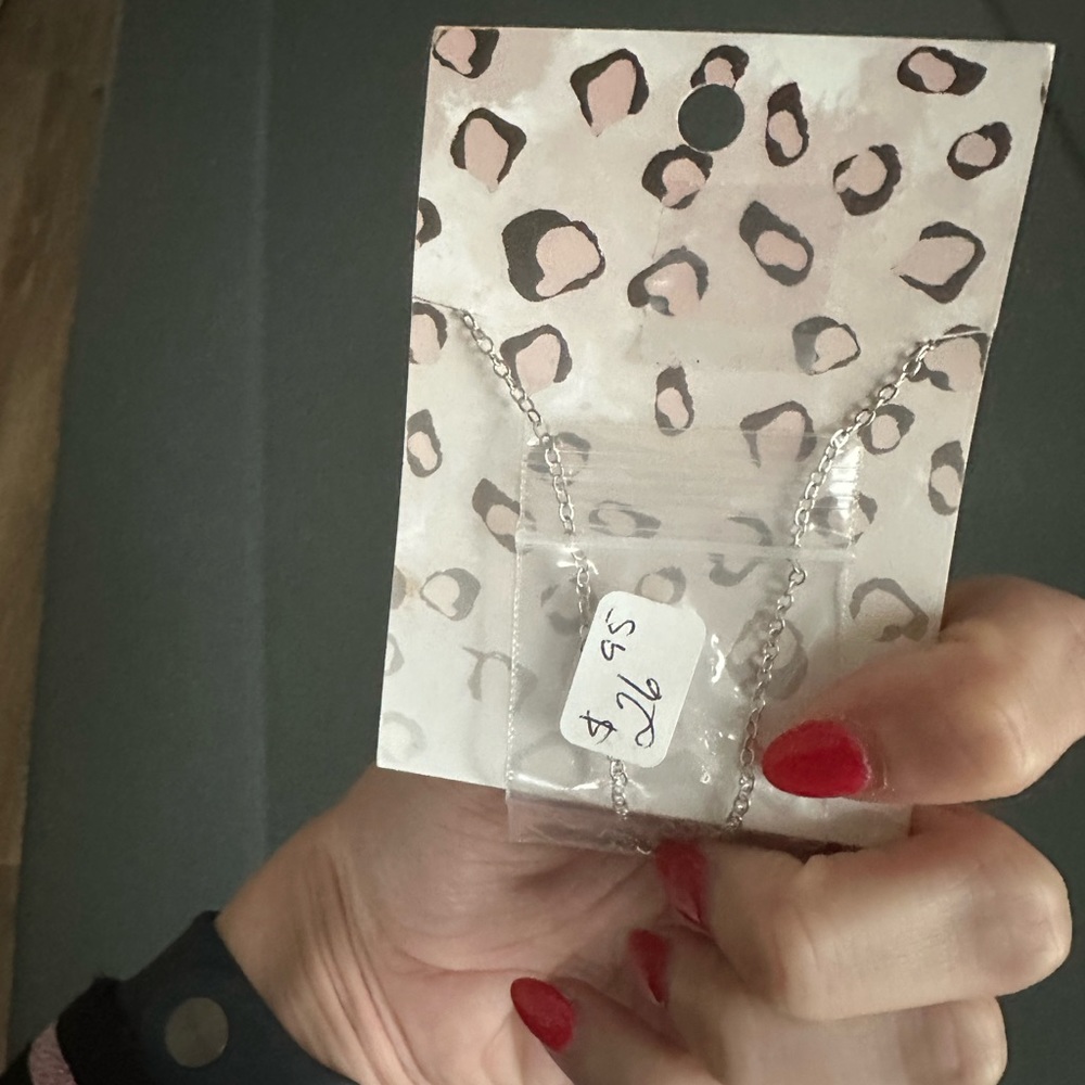 NWT mama necklace